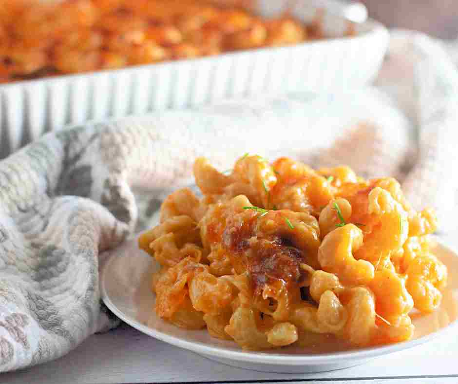 mac and cheese on plate