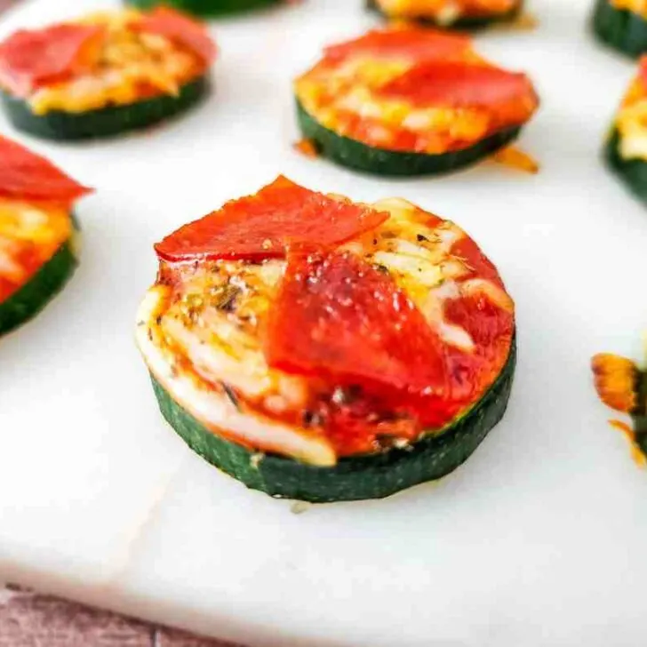 Easy Cheesy Zucchini Pizza Bites: A Low-Carb, Flavor-Packed Snack!